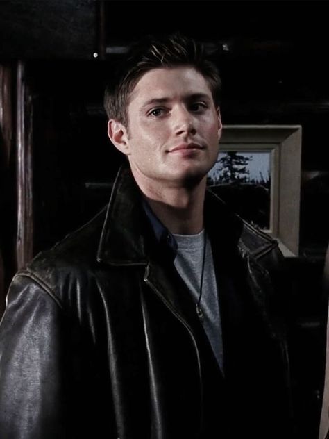 Jensen Ackles Hair, Jensen Ackles 90s, Dean Winchester Hot, Aesthetic Guy Outfits, Jesen Ackles, Jensen Ackles Supernatural, Jensen Ackles Jared Padalecki, Supernatural Jensen, Supernatural Dean Winchester