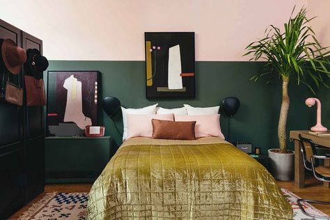 Bedroom Dark Walls, Modern Maximalism, Green Bedroom Walls, Pink Apartment, Funky Room, Bedroom Dark, Comfy Bedroom, Apartment Makeover, Green Bedroom