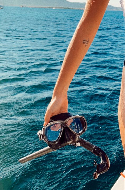 Scuba Tattoo, Scuba Diving Tattoo, Dove Tattoos, Beachy Aesthetic, Dainty Tattoos, Marine Biology, Simplistic Tattoos, Island Girl, Underwater Photography