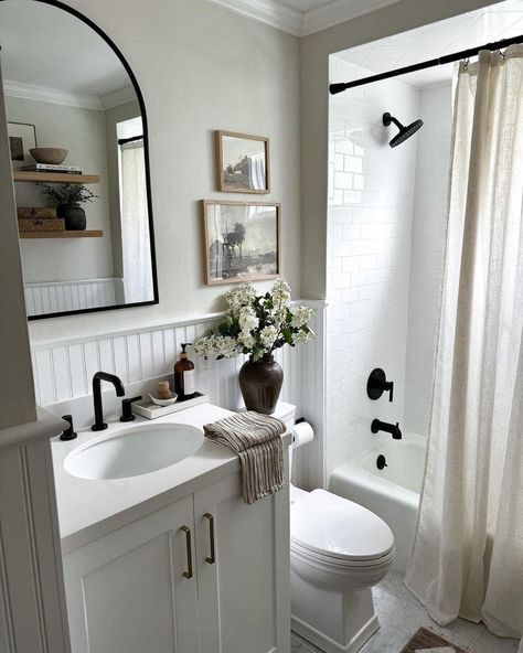 Decorating Bathrooms, Natural Guest Bathroom, Lighting Bathroom Vanity, Decor Bathroom Ideas, Small Full Bathroom, Interior Design Bathroom, Remodeling Bathroom, Bathrooms Ideas, Full Bathroom Remodel