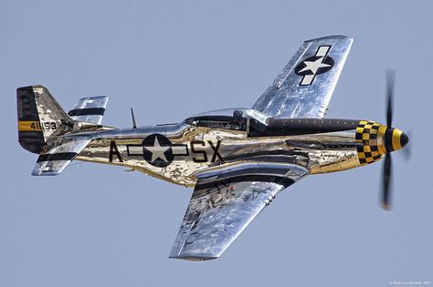 P51 Mustang, Favorite Plane from WWII Photo Avion, Mustang Wallpaper, Wwii Fighter Planes, P 51 Mustang, Airplane Flying, Old Planes, Wwii Fighters, Air Planes, Vintage Planes