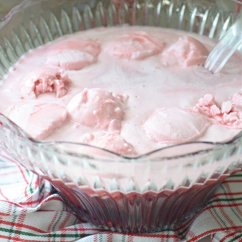 It’s the ultimate Christmas punch recipe that everyone loves. You’ll love how easy this Holiday punch with sherbet is to make, and your guests will love the delicious flavors of raspberry sherbet, cranberry juice, and soda. Christmas Punch with Sherbet You will have a big Christmas Punch hit if your kids love this drink recipe … Snowball Punch Recipe, Christmas Punch Sherbert, Christmas Punch With Ice Cream, Christmas Punch With Sherbet, Punch Recipes Christmas, Punches For Parties, Winter Wonderland Punch, Punch With Ice Cream, Punch With Sherbet