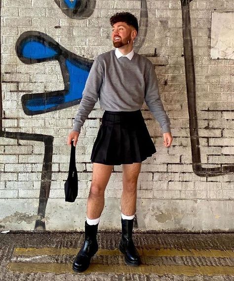 Men In Skirts, Boys In Skirts, Guys In Skirts, Men Wearing Skirts, Gender Fluid Fashion, Genderless Fashion, Skirts And Dresses, Future Outfit, Kinds Of Clothes