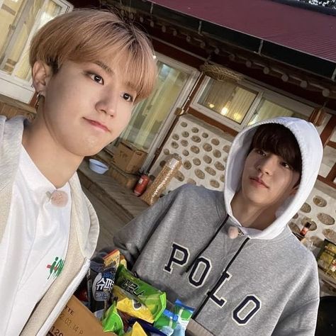 lq seungsung icon skz stray kids han jisung kim seungmin Han Seungmin, Kids Icon, Homeless Children, My Only Love, Baby Beanie, Lee Know, Dumb And Dumber, Stray Kids, Boy Groups