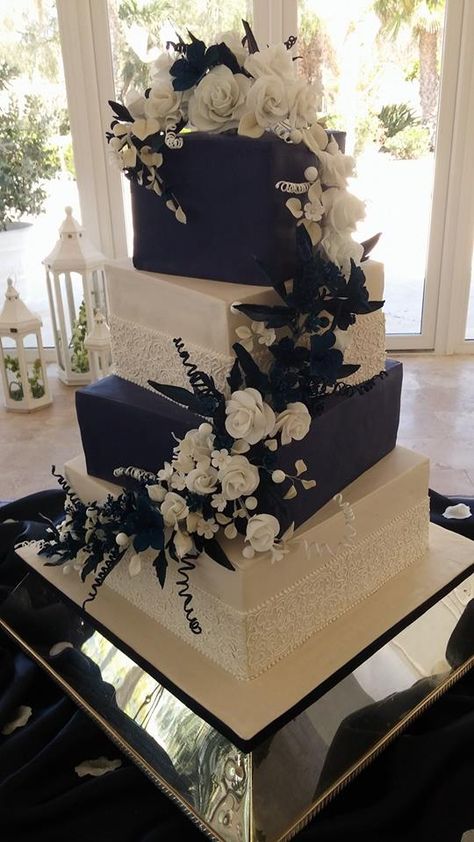 Midnight Blue Wedding Cake Dark Blue, Blue Wedding Cakes, Midnight Wedding, Navy Blue Wedding Cakes, Midnight Blue Wedding, Wedding Cake Navy, Blue Wedding Cake, Dark Blue Wedding, Blue Wedding Decorations