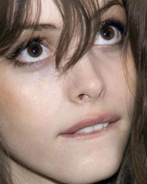 Doe Eye Makeup, Kemp Muhl, Doe Eyes, Brown Eyed Girls, Soft Grunge, Short Hairstyles For Women, 귀여운 동물, Brown Eyes, Beauty Face