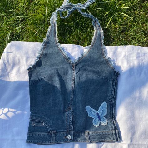 Y2k Upcycling, Jeans Into Top, Diy Jean Top, Upcycling Clothes Aesthetic, Upcycling Clothes, Upcycled Clothes, Reworked Fashion, Reworked Clothes, Ropa Upcycling