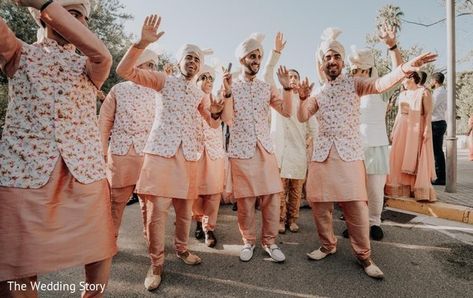 Indian groomsmen at baraat procession. Indian Wedding Outfits For Men Groomsmen, Groomsmen Indian Outfits, Family Theme Dress For Indian Wedding, Indian Wedding Groomsmen, Groomsmen Kurta, Groomsmen Indian, Indian Groomsmen Outfits, Indian Groomsmen, Baraat Procession