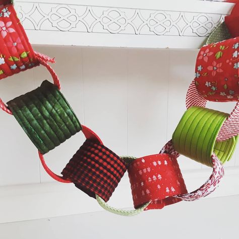 Chain Link Garland, Christmas Countdown Chain, Countdown Paper Chain, Christmas Chain, Countdown Chain, Countdown Christmas, Paper Chain, Paper Chains, Holiday Ribbon