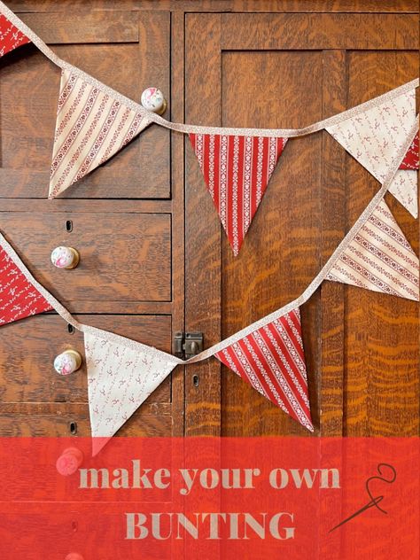 DIY Bunting   |  SIY Blog Christmas Bunting Diy, Diy Fabric Banner, Diy Fabric Bunting, Diy Bunting, Bunting Pattern, Make Bunting, Bunting Diy, Bunting Flag, Christmas Bunting