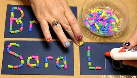 Manualidades con pajitas                                                                                                                                                                                 Más Name Collage, Name Activities Preschool, Preschool Names, Name Crafts, Name Activities, Preschool Art, Art Activities, Arts And Crafts For Kids, School Crafts