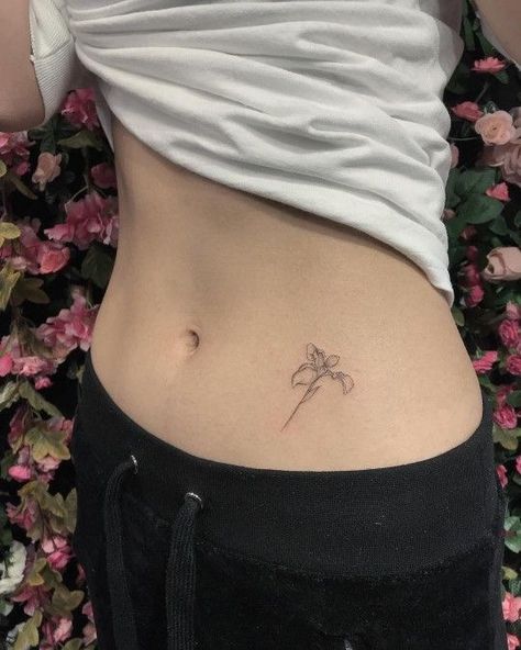 Dainty Tattoo Designs, Mini Tattoo Ideas, Waist Tattoo, Ephemeral Tattoo, Pixie Tattoo, Tattoo Designs Drawings, Dainty Tattoo, Waist Tattoos, Tattoos With Kids Names