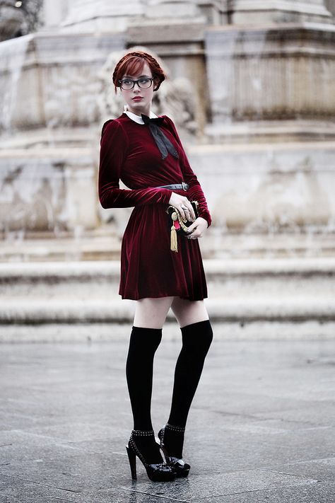 Louise Ebel, Boulevardier, Velvet Dress Short, Wine Red Dress, Geek Girls, Party Looks, Velvet Dress, Elegant Woman, Fashion Inspiration