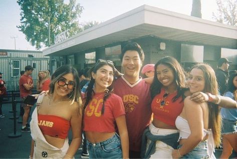 Sdsu College Aesthetic, Usc University Aesthetic, Ucsd College, Usc College Aesthetic, Uc Berkeley Game Day, Usc College, College Football Outfits, Natalia Bryant, College Goals