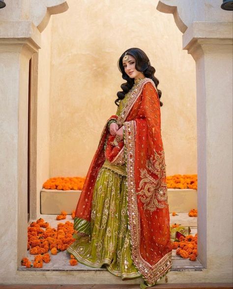 Mehendi Bridal Outfit, Mehendi Outfits For Bride, Mehndi Dress For Bride, Mehendi Dresses, Bridal Mehndi Dresses, Mehendi Outfit, Mehndi Dress, Mehendi Outfits, Desi Wedding Dresses