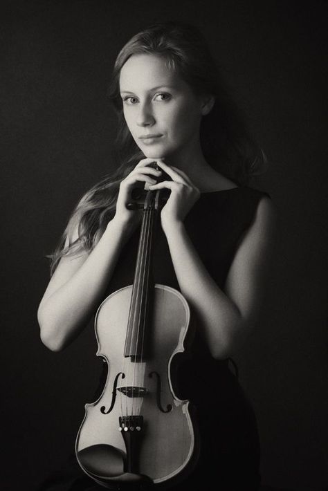 Violin Senior Pictures, Violinist Photography, Violin Recital, Violin Photography, Musician Portraits, Musician Photography, Best Guitar Players, Classical Musicians, M K