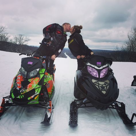 Couple snowmobile love Cool Snowmobile Pictures, Snowmobile Gender Reveal, Snowmobile Couple, Snowmobile Aesthetic, Snow Machine, Winter Activity, Dream Future, Goals Pictures, Christmas Photoshoot