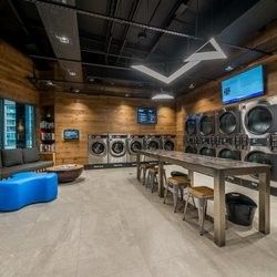 Laundromat Interior, Laundry Store Design Ideas, Laundromat Design, Laundromat Ideas, Laundry Cafe, Laundry Lounge, Laundromat Business, Laundry Business, Modern Laundry