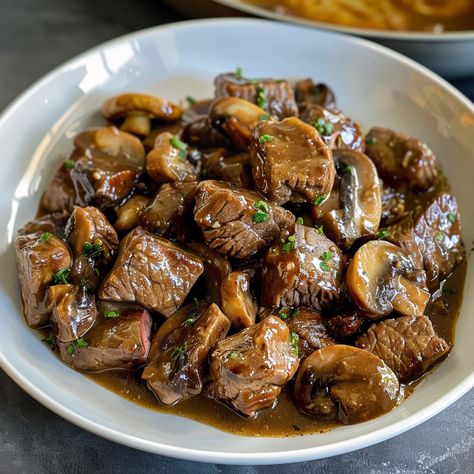 Beef Tips With Mushrooms, Mushroom Slow Cooker, Pizza Grilled Cheese Recipes, Homestyle Meals, Beef Tip Recipes, Parmesan Roasted Potatoes, Homemade Bread Recipes Easy, Onion Gravy, How To Cook Beef