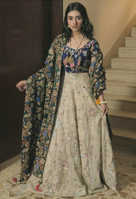 Sarah Khan Pakistani Actress, Sarah Khan Dresses, Sara Falak, Noor Khan, Luxurious Party, Sara Khan, Sarah Khan, Eastern Dresses, Pakistan Dress