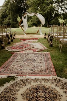 Wedding Carpet Ideas, Wedding Alter Rugs, Rugs For Walking Down The Aisle, Rug Asile Wedding, Wedding Aisle Carpet Vintage Rugs, Rugs In Wedding, Rug At Wedding Ceremony, Carpet Walkway Wedding, Vintage Rugs Wedding Aisle Runners