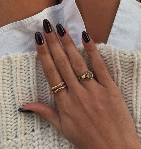 Select Outfit 🕊 on Instagram: “Black nails 🖤” Colours For 2023, Fall Nail Colours, Hottest Nail Trends, Nagellack Trends, Latest Nail Trends, Nail Colours, Fall Inspiration, Nail Ring, Nail Jewelry