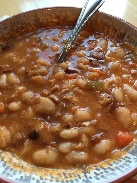 PIONEER WOMAN'S BEAN WITH BACON SOUP Ree Drummond Bean And Bacon Soup, Bean With Bacon Soup Crockpot, Pioneer Woman Beans, Pioneer Woman Soup Recipes, Pioneer Woman Soups, Bean With Bacon Soup, Pinto Bean Soup Recipes, Lima Bean Soup, Bacon Soup Recipes