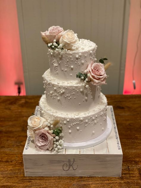 Wedding Birthday Cake, 3 Tier Pearl Wedding Cake, Pearl Wedding Cake With Flowers, Wedding Cake Pearls And Flowers, Wedding Cake 3 Tier Elegant, Cake With Pearls And Flowers, 3 Tier Wedding Cake With Flowers, 3 Tier Wedding Cake Elegant, Wedding Cake Texture