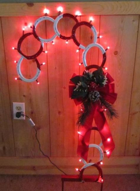 Lighted Horseshoe Candy Cane Yard Ornament.  www.facebook.com/nailitcreations Horseshoe Christmas Tree, Horseshoe Christmas, Woodshop Ideas, Western Ideas, Horseshoe Crafts Projects, Welding Crafts, Horseshoe Projects, Western Crafts, Horseshoe Decor