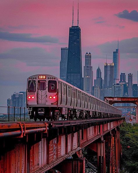 Chicago El Train, Old Town Chicago, Chicago Nightlife, Chinatown Chicago, Chicago Living, Chicago Aesthetic, Chicago Pictures, Chicago Street, Chi Town