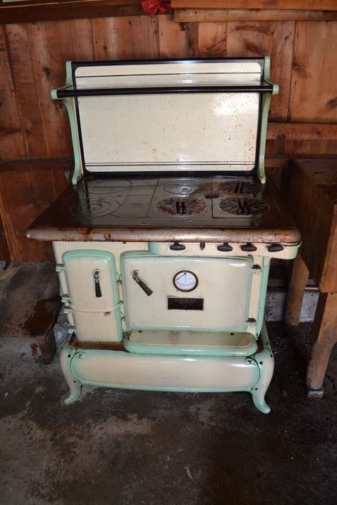 1900-1920 Wood Stove Green Enamel & Nickel plated Premier Dual F Converted | eBay Wood Cook Stove Kitchen, Antique Kitchen Stoves, Antique Wood Stove, Wood Burning Cook Stove, Vintage Kitchen Appliances, Vintage Fridge, Wood Stove Cooking, Old Stove, Door Slam