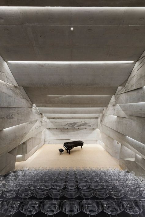 Concert Hall Architecture, Auditorium Design, German Architecture, Concrete Interiors, Oscar Niemeyer, Exterior Stone, Design Exterior, Brutalism, Concert Hall