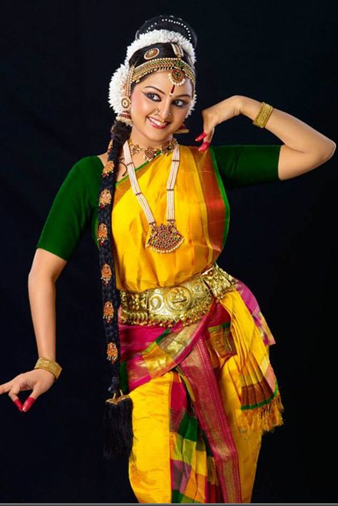 Latest photos of South actress Manju Warrier - Photo gallery of Manju Warrier including Manju Warrier latest movie stills, latest event premiere show photos and Images,Manju Warrier new photoshoot pictures and more pics Kuchipudi Dress, Kathak Mudra, Bharatnatyam Poses, Rani Padmini, Indian Dances, Indian Dancing, Manju Warrier, Kuchipudi Dance, Coral Drawing