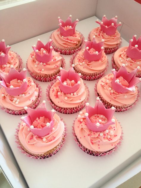 Princess cupcakes Princesses Cupcakes, Princess Cupcakes Toppers, Pink Princess Cupcake Cake, Cupcake Princess, Pink Muffins Cupcake, Crown Cupcakes, Different Types Of Cakes, Cupcakes Birthday, Princess Cupcakes