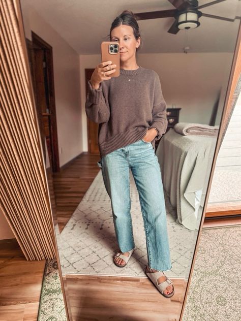 End of August outfits – Marissa Wears an Outfit Curvy Mom Outfits Casual, Warm Weather Fall Outfits 2024, How To Style Oversized Sweaters, Fall Morning Outfit, Mom Fall Outfits 2024, Mom Winter Outfits, Cotton Sweater Outfit, Fall Outfits Mom, Movie Theater Outfit