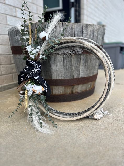 Custom lasso rope wreath made from authentic used rope. Each rope has been used, so colors will vary slightly depending on wear from use. This wreath is the perfect addition to any home and is sure to catch everyone's eye! *Each wreath's decor is handmade, so no two wreaths will be the same, but we do the best we can to recreate a particular wreath design and are open to working with custom requests!* Old Rope Ideas, Lasso Door Hanger, How To Make A Lasso Wreath, Barbwire Wreath, Roping Rope Wreath, Horse Rope Wreath, Rope Wreath, Christmas Rope Wreath, Lasso Wreath