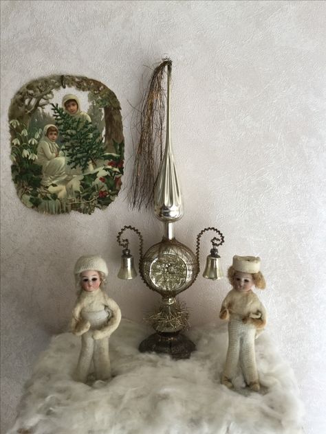 Victorian Christmas Ornaments, Tinsel Tree, Feather Tree, New Year Wishes, Victorian Christmas, Christmas Vintage, White Christmas, Christmas And New Year, Vintage Christmas