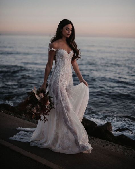 Wedding Dress Abroad, Bridal Dress Beach Wedding, Beachy Wedding Dress, Quinceanera Photoshoot, Dream Beach Wedding, Beachy Wedding, Beach Wedding Inspiration, Galia Lahav, Beach Wedding Photography