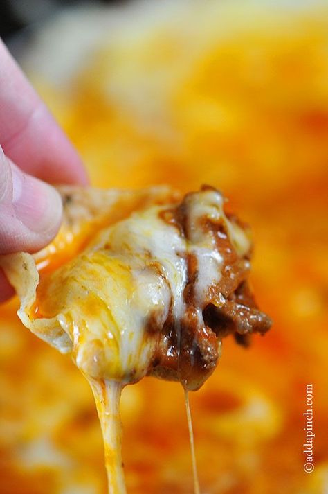 Beef Enchilada Dip - Beef Enchilada Dip makes a perfect warm, meaty, cheesy and delicious dip. If you love enchiladas, then this dip is definitely for you! Will use ground turkey instead of beef! Enchilada Dip Recipe, Beef Enchilada Dip, Enchilada Dip, Beef Enchilada, Cheesecake Dip, Fingerfood Party, Beef Enchiladas, Mozzarella Sticks, Good Eat