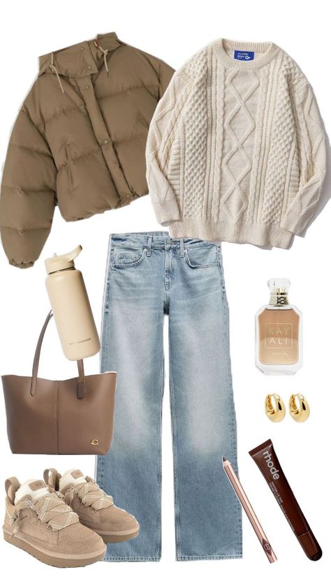 brown bag / being knit sweater / light brown UGGs sneakers / kay Ali perfume /light blue jeans / gold hoops / brown puffer jacket /brown Charlotte tilbury lipliner / brown Rhode lipgloss / beige water bottle / brown-beige fit Cinnamon Outfit, Kay Ali Perfume, Brown Bag Outfit, Clean Girl Fall, Kay Ali, Uggs Outfit Winter, Outfit Uni, Outfit Stockholm, Fit School