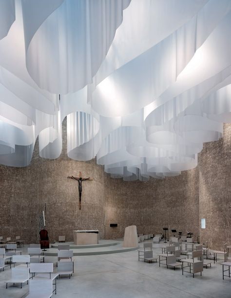 Mario Cucinella Architects creates "serene and monolithic" church Church Entrance, Maria Goretti, Modern Church, Church Pictures, Contemporary Building, Internal Courtyard, Italian Architecture, Church Interior, Baroque Architecture