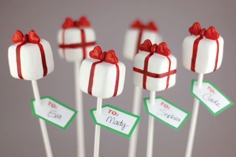 Bakerella DIY & Interview Christmas Present Cake, Christmas Cake Pops Recipe, Holiday Cake Pop, Christmas Cakes Easy, Cake Pop Designs, Present Cake, Mini Torte, Holiday Desserts Table, Christmas Cake Pops