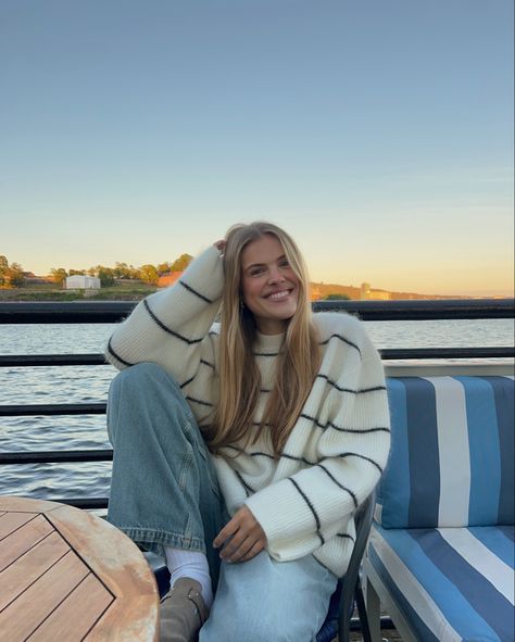 Cozy outfits, scandi style, scandi fashion Scandi Girl Outfit, Scandi Aesthetic Fashion, Scandi Autumn Fashion, Scandi Winter Fashion, Scandi Summer Outfit, Scandi Girl Aesthetic, Scandi Style Outfit, Scandi Girl Style, Scandi Style Fashion