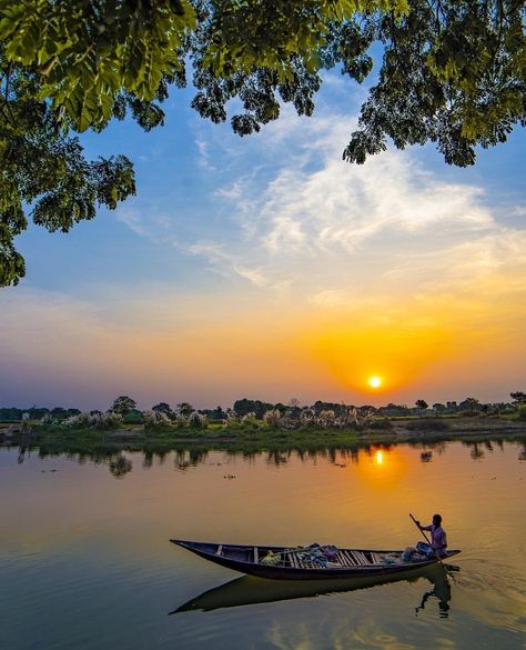 Krishnanagar is a city and a municipality in the Indian state of West Bengal. It is the headquarters of the Nadia district. Krishnanagar is situated on the southern banks of the Jalangi river. She is claimed to be named after Krishna Chandra Ray.  Image Credit📷: @chrisgomesphotography  #EWSHolidays #Beautiful #Flowers #River #Sunrise #KrishnaNagar #WestBengal #India #Asia #LandScape #Holiday #Travel #Outdoor #Explore River Bank Photography, River Bank Aesthetic, Indian Landscape Photography, Bengal Aesthetic, Uttrakhand Travel, Asia Landscape, Explore Drawing, Book Cover Art Ideas, Watercolor Reference