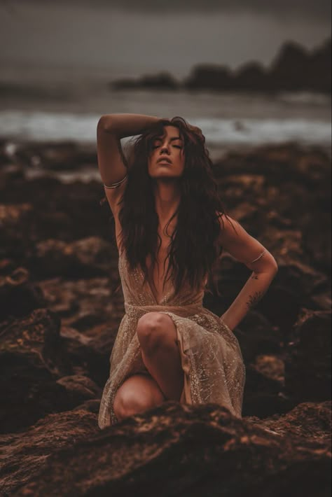 Ethereal Photoshoot Aesthetic, Earth Woman Aesthetic, Ocean Goddess Photoshoot, Earthy Goddess Aesthetic, Outdoor Goddess Photoshoot, Earthy Photoshoot Ideas, Wild Woman Photoshoot, Shamanic Photoshoot, Feminine Earthy Aesthetic