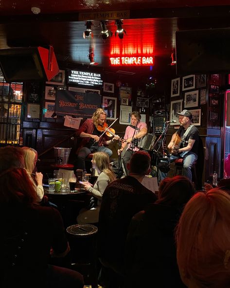 Irish Music Aesthetic, Pub Quiz Aesthetic, Irish Pub Aesthetic, Aesthetic Bars, Live Music Aesthetic, Dublin Aesthetic, Pub Aesthetic, Dublin Pub, Ireland Pubs