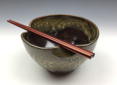 Glazed noodle bowl. Love the line on these and how the chopsticks add to its presence. Bowl With Chopstick Holder, Japanese Pinch Pots, Ceramic Noodle Bowl Pottery, Noodle Bowl Pottery, Pottery Ramen Bowl Ideas, Pottery Noodle Bowls, Noodle Bowls Ceramic, Ramen Bowl Pottery, Ramen Bowl Ceramic