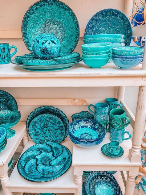 Get inspired by its beautiful colors. Santorini home decor with amazing turquoise ceramics and hand painted plats. What's not to love. Korean Bedroom, Turquoise Living Room Decor, Turquoise Home Decor, Turquoise Decor, Blue Dishes, Deco Originale, Bohemian Interior, Shades Of Turquoise, Aqua Turquoise