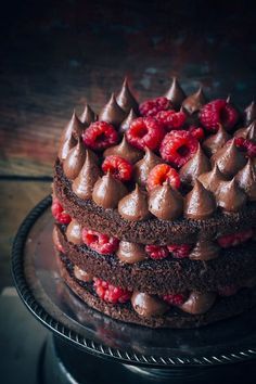 easy chocolate cake with raspberries RECIPE Chocolate Cake With Raspberries, Cake With Raspberries, Chocolate Raspberry Cake, Easy Chocolate Cake, Chocolate Frosting, Perfect Cake, Naha, Easy Chocolate, Cake Shop