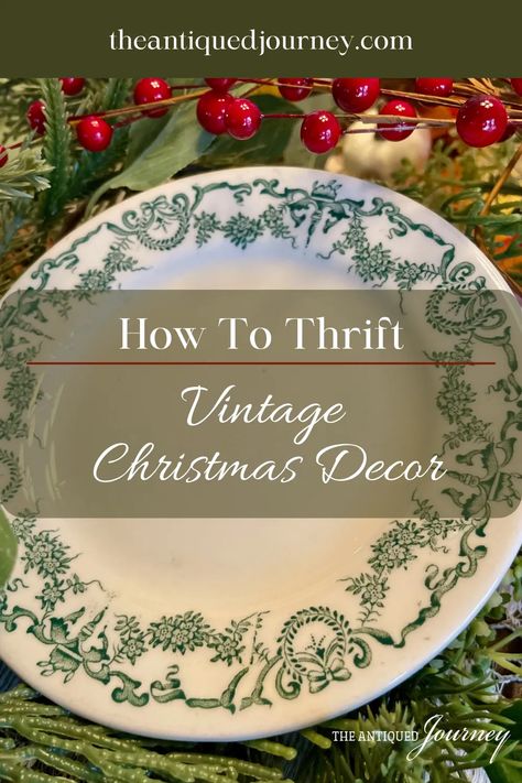 Vintage Christmas Place Settings, Vintage Christmas Plates, Thrifted Christmas Decor, Christmas Dinner Tablescapes, Antique Christmas Decorations, Dickens Christmas, Christmas Place Settings, Rustic Centerpiece, Indoor Crafts